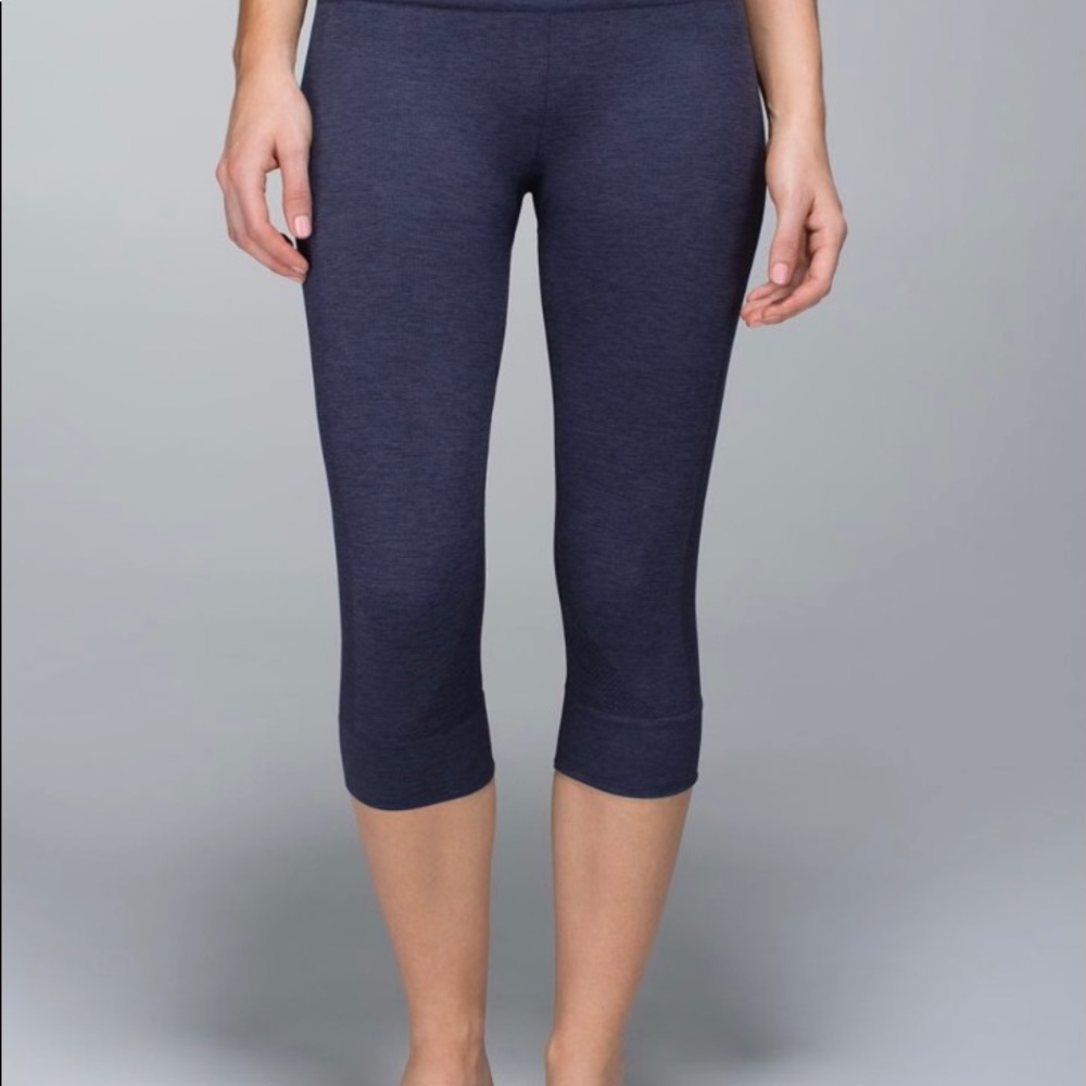 Lululemon Seamlessly Street Crops Cadet Blue Size 4
